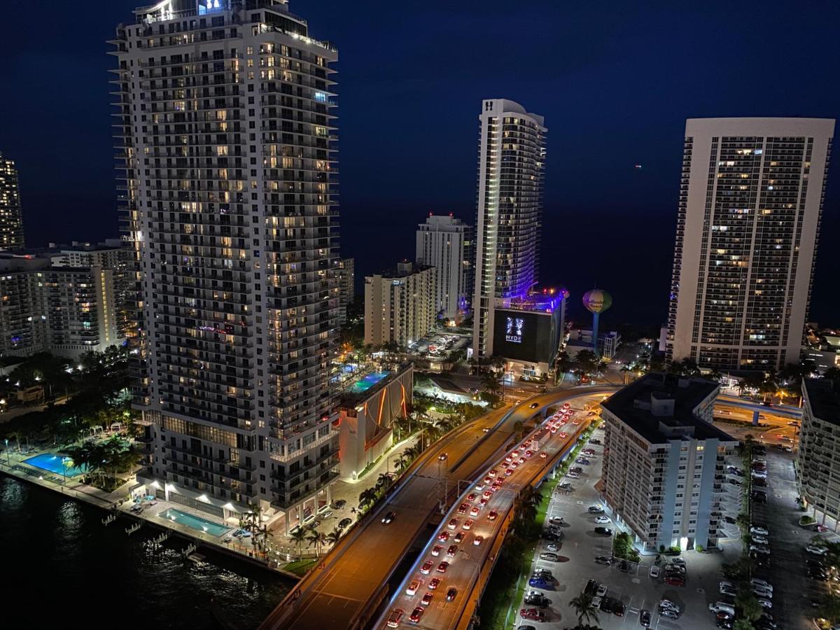 Beachwalk Studio Apmt 2 Beds, Amazing Views 2010B Hallandale Beach Bagian luar foto
