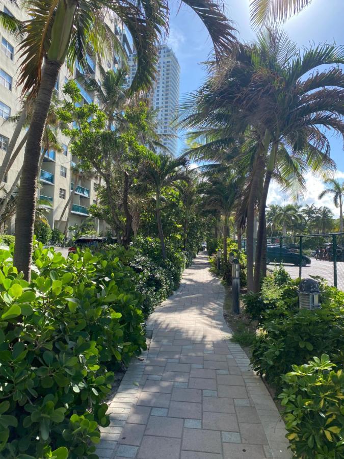 Beachwalk Studio Apmt 2 Beds, Amazing Views 2010B Hallandale Beach Bagian luar foto