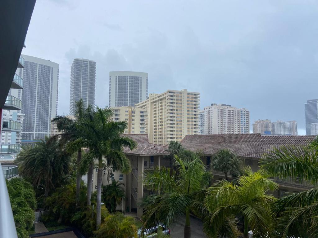 Beachwalk Studio Apmt 2 Beds, Amazing Views 2010B Hallandale Beach Bagian luar foto